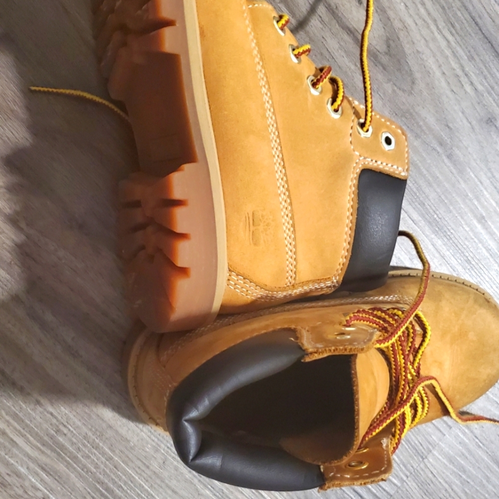 Traditional Timberland Boots, Kids Size 11